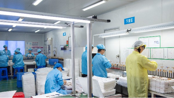 你知道广东汽车塑胶模具跟星期四的关系吗